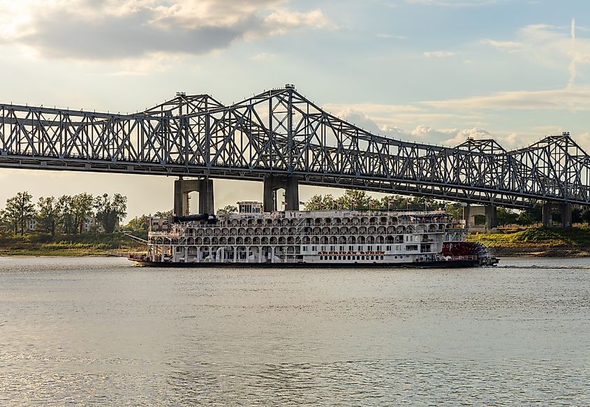 Paddle steamer river cruise boat departing from Natchez, Mississippi.