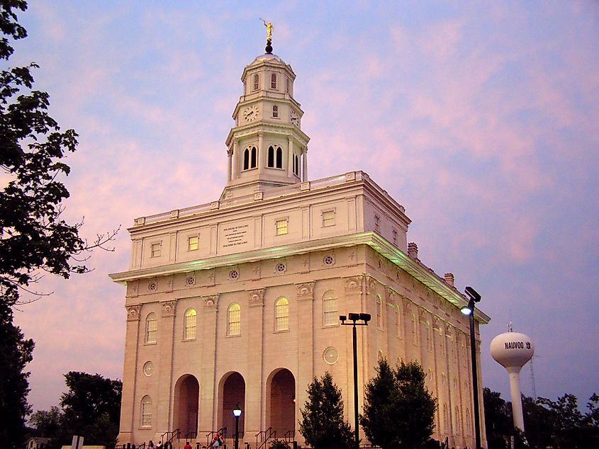The rebuilt Nauvoo LDS Temple was completed in 2002, By Ryan Ballantyne - Own work, CC BY-SA 2.5, https://commons.wikimedia.org/w/index.php?curid=934615