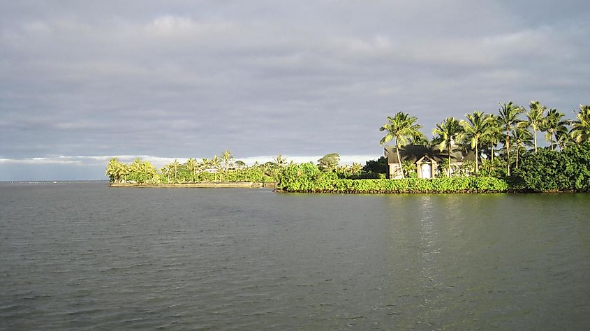 Seawall and wedding chapel, Kahouna Fishpond, Kahalu‘u, O‘ahu