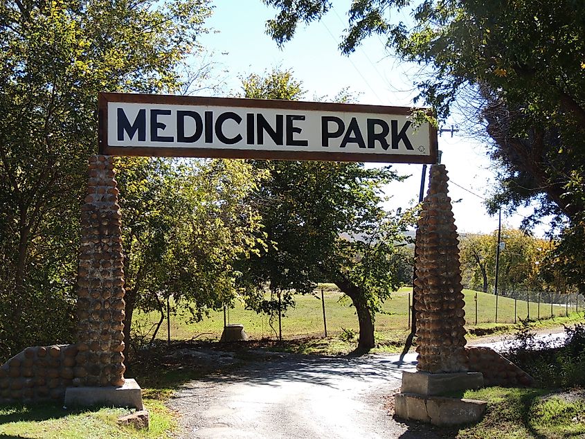 Medicine Park, Oklahoma. In Wikipedia. https://en.wikipedia.org/wiki/Medicine_Park,_Oklahoma By Jphill19 - Own work, CC BY-SA 3.0, https://commons.wikimedia.org/w/index.php?curid=29690641