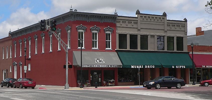 Local businesses in downtown Seward, Nebraska. Image credit: Ammodramus via Wikimedia Commons.