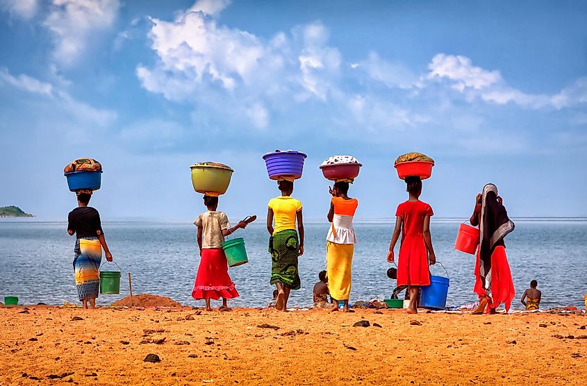 Tanzania, Tanganyika lake: Women came to do laundry at the lake. Image used under license from Shutterstock.com. 