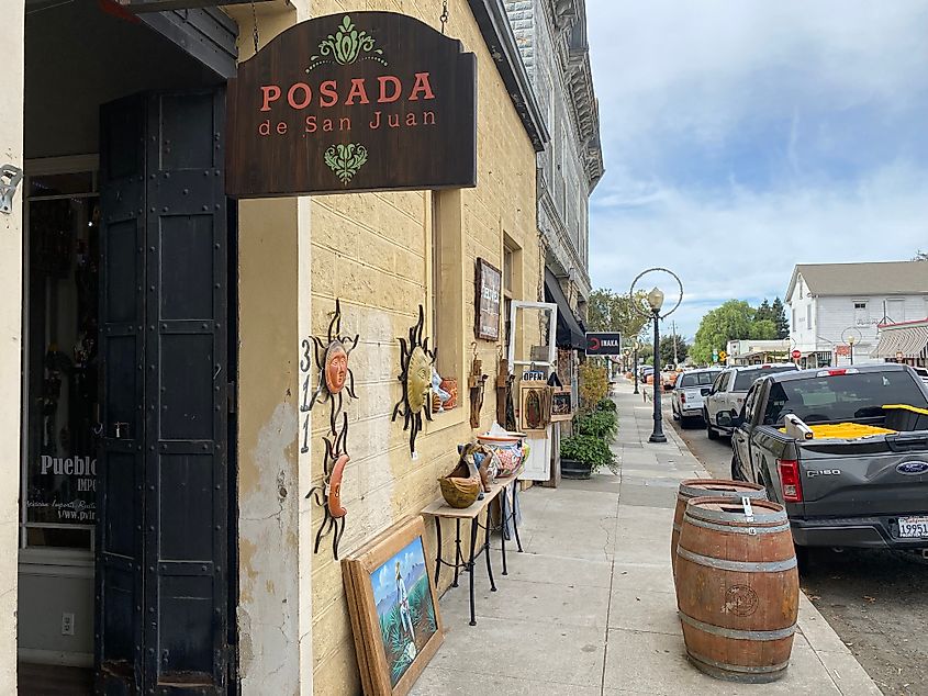 An old fashioned art shop called Posada de San Juan along a quite and old fashioned small town main street