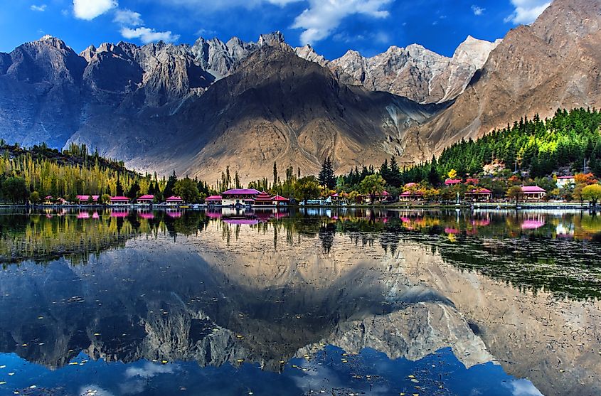 8 Amazing Lakes in Pakistan - WorldAtlas