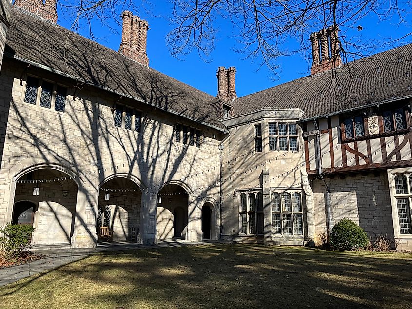 The large, beautiful mansion at the Planting Fields Arboretum. Editorial credit: Jaclyn Vernace / Shutterstock.com