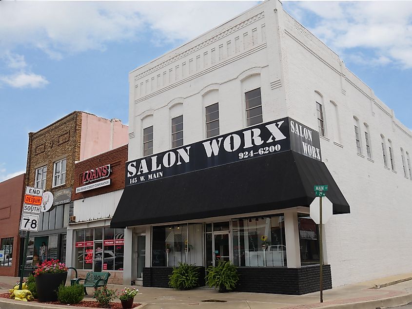 Business establishments and shops in Durant, Oklahoma. Editorial credit: RaksyBH / Shutterstock.com