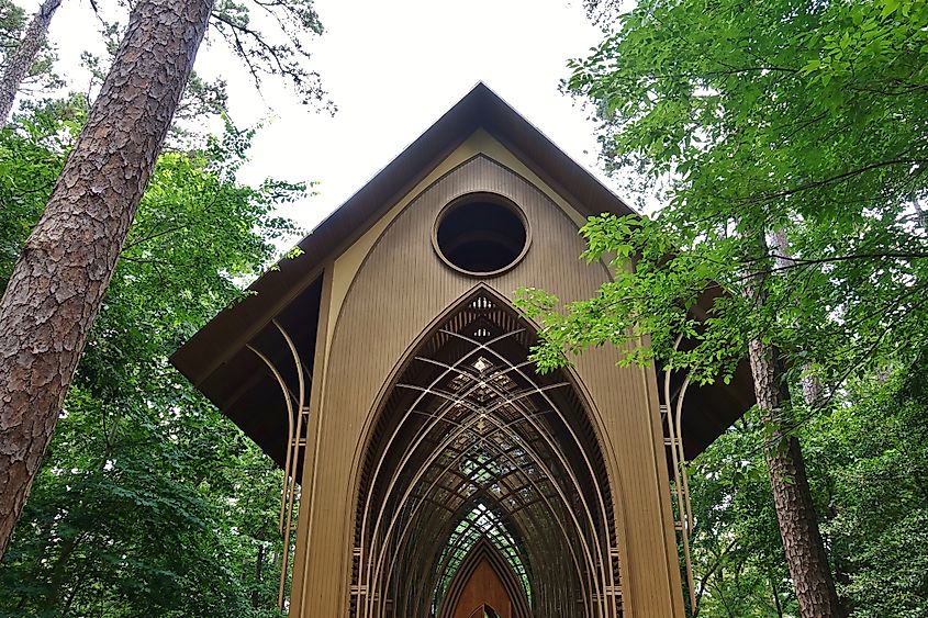 View of the Mildred B. Cooper Memorial Chapel, a landmark wooden chapel located along Lake Norwood in Bella Vista, Arkansas. Editorial credit: EQRoy / Shutterstock.com