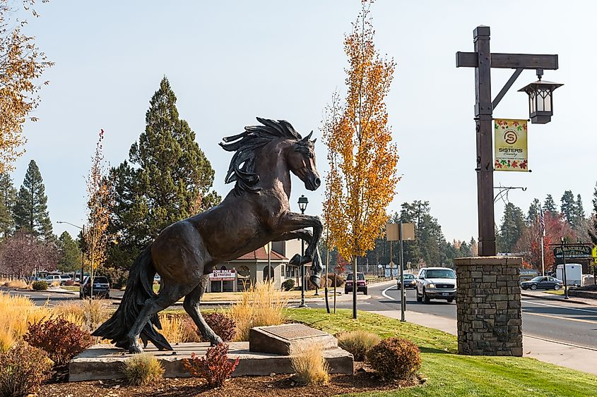 A bronze sculpture of a ramping horse on one of the main streets of Sisters, Oregon