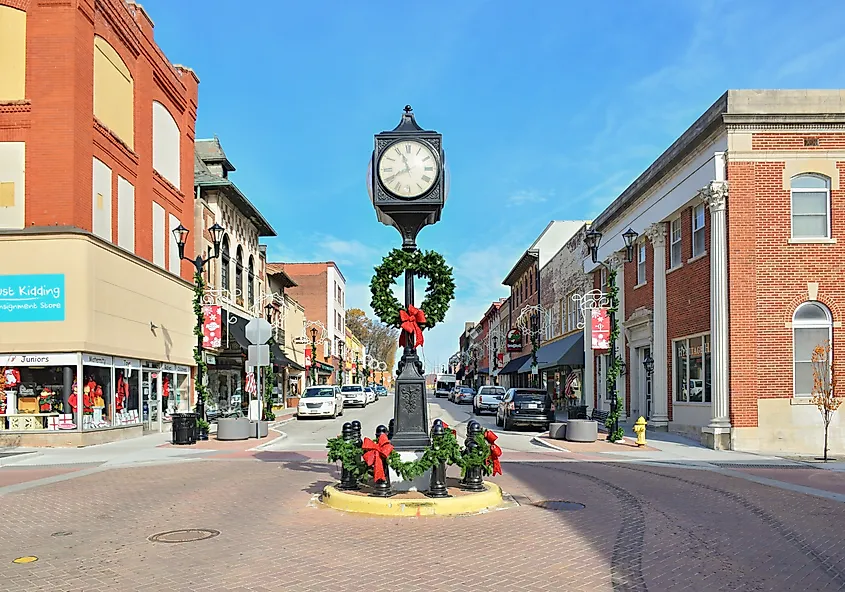 Downtown during Christmas decoration in Cape Girardeau, Missouri, United States. Editorial credit: Steven Liveoak / Shutterstock.com