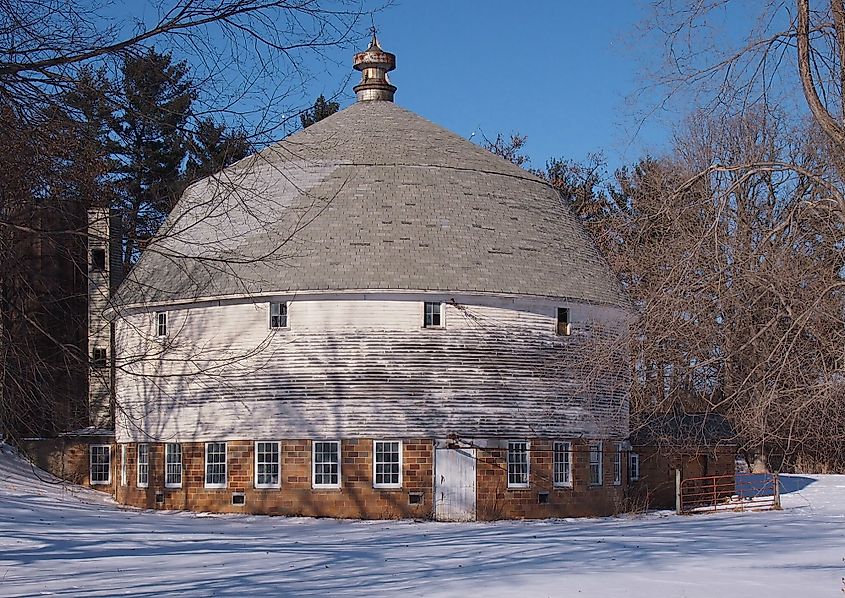 Sparre Barn in Nowthen, Minnesota. In Wikipedia. https://en.wikipedia.org/wiki/Sparre_Barn By McGhiever - Own work, CC BY-SA 4.0, https://commons.wikimedia.org/w/index.php?curid=39156554