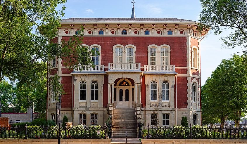 Reddick Mansion sitting in the historical park of Ottawa, Illinois. Image credit David S Swierczek via Shutterstock