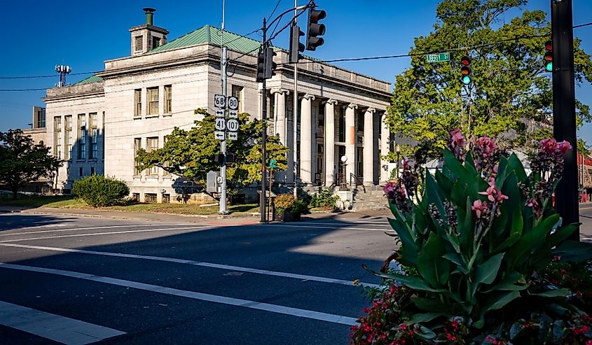 Traffic lights crossing in front of Hopkinsville history museum in South West Kentucky