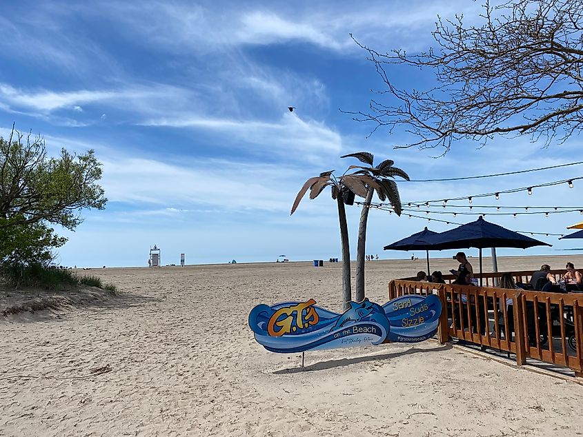 A beachside restaurant called GT's backs onto the sands of a wide beach.