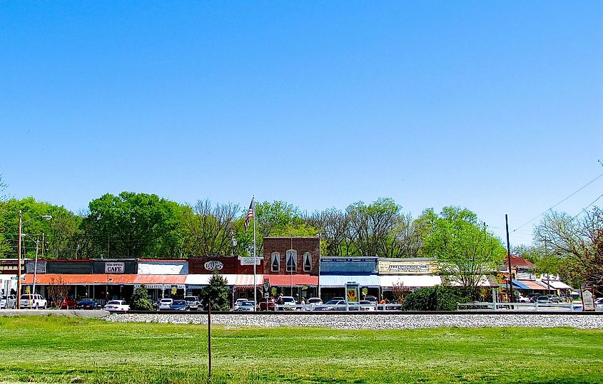 Downtown Bell Buckle, Tennessee. Image credit: Brian Stansberry via Wikimedia Commons.