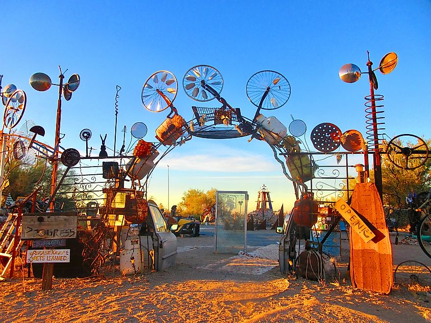 Slab City, California: Views of East Jesus art museum