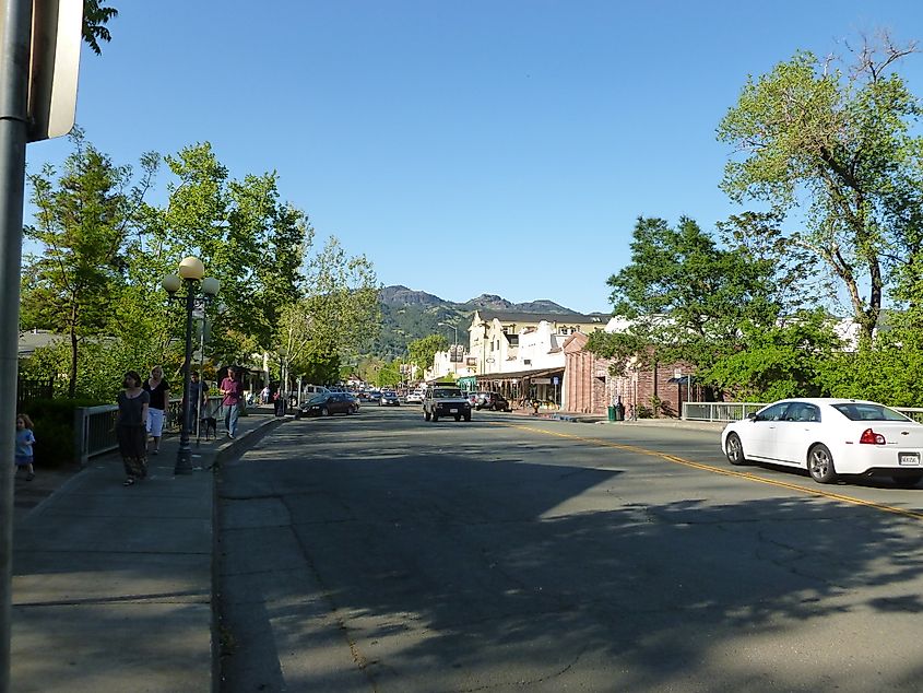 View of business storefronts along Lincoln Avenue in Calistoga, California, with mountains in the background, looking north near 1277 Lincoln Avenue.