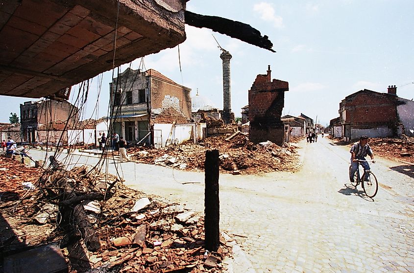 Refugees returning to their destroyed homes in Kosovo 1999. Credit Shutterstock: Northfoto.