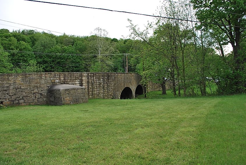 Claysville "S" Bridge (Credit: Brian M. Powell, CC BY-SA 3.0 <https://creativecommons.org/licenses/by-sa/3.0>, via Wikimedia Commons)