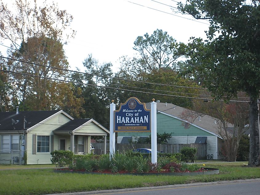 Welcome sign on Jefferson Highway at upriver boundry with River Ridge in Harahan.