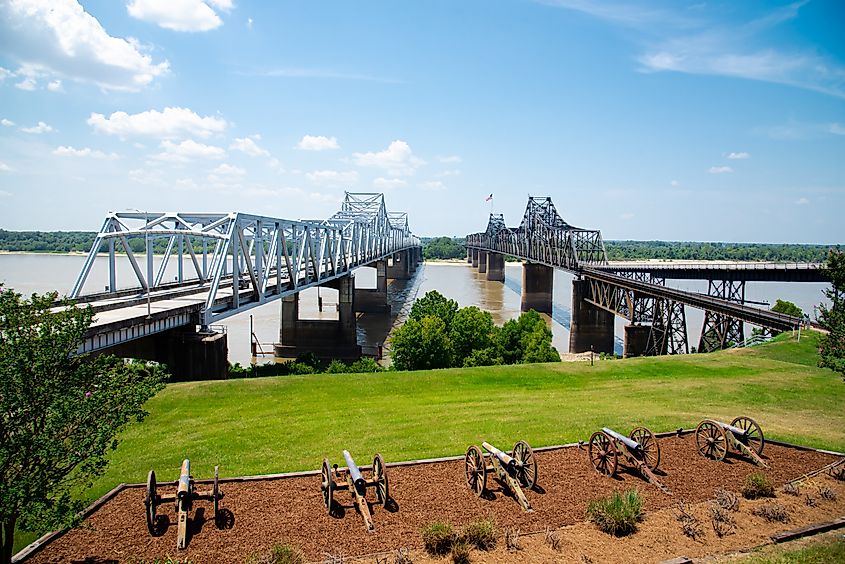 Row of canons display at historic Vicksburg battlefield