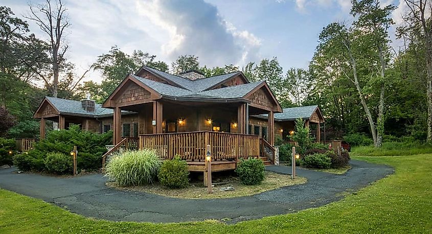 Lodge in Skytop, Pennsylvania, via https://www.skytop.com/news/benefits-of-booking-a-skytop-cottage-on-your-next-poconos-vacation/