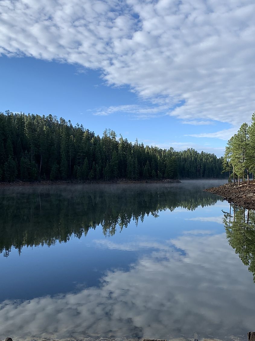 Arizona Knoll Lake sky cloud reflection.