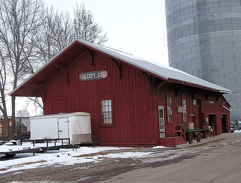 Sleepy Eye, Minnesota. In Wikipedia. https://en.wikipedia.org/wiki/Sleepy_Eye,_Minnesota By Jatakuck - Own work, CC BY-SA 3.0, https://commons.wikimedia.org/w/index.php?curid=12631954