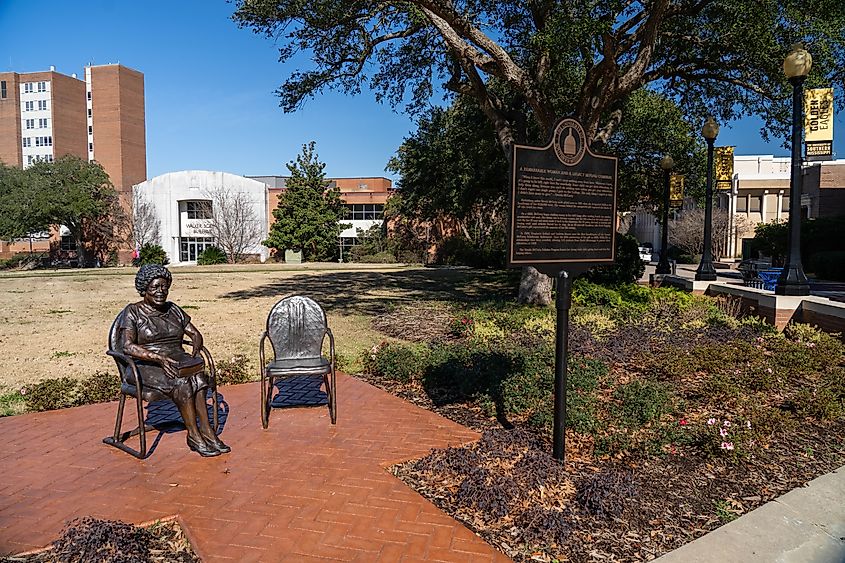  Monument to Oseola McCarty in Hattiesburg, Mississippi.