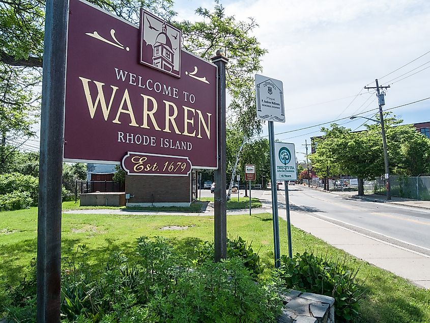 Sign welcoming visitors to Warren, Rhode Islan