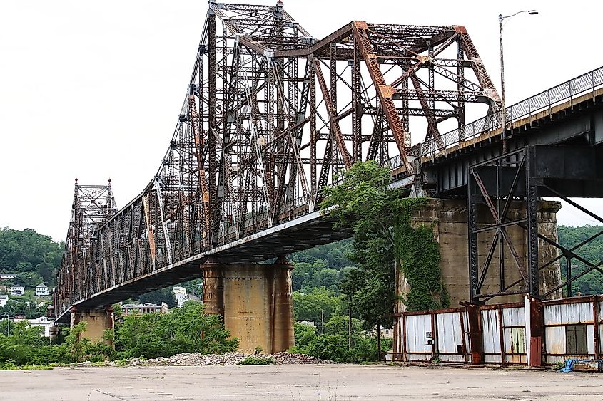 The Old Bellaire Bridge spanning the Ohio River.