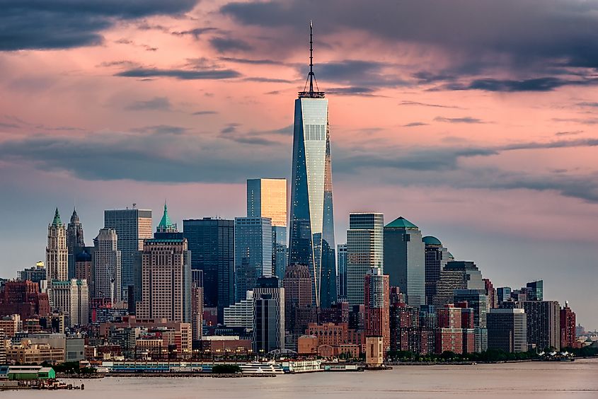 The One World Trade Center peering over the Manhattan skyline.