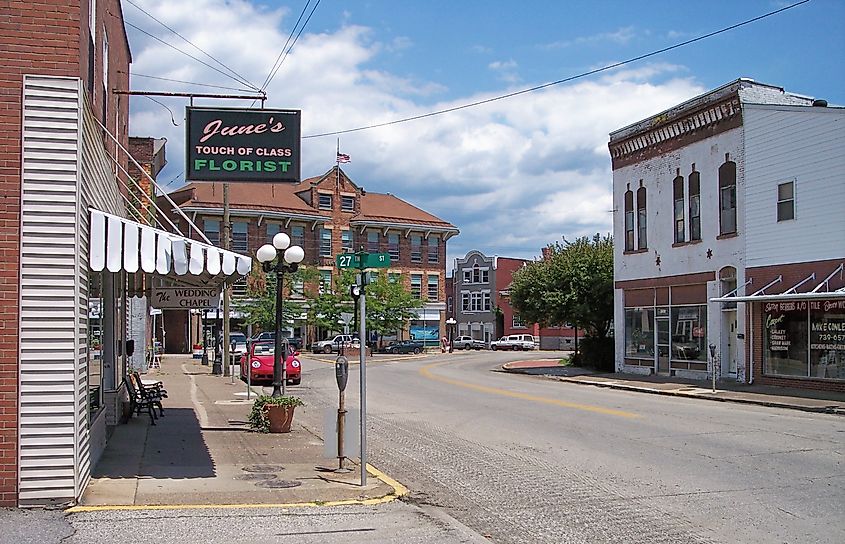 Catlettsburg, Kentucky. In Wikipedia. https://en.wikipedia.org/wiki/Catlettsburg,_Kentucky By Tim Kiser (w:User:Malepheasant) - Own work, CC BY-SA 3.0 us, https://commons.wikimedia.org/w/index.php?curid=3128176