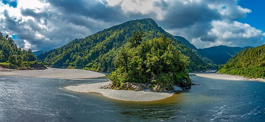 The Buller River (Kawatiri) in the South Island of New Zealand