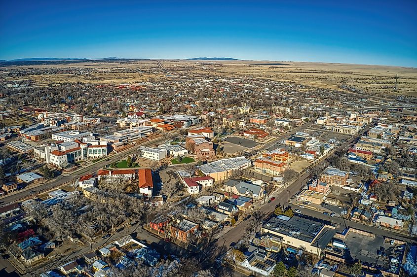 冬季新墨西哥州拉斯维加斯大学城的鸟瞰图。