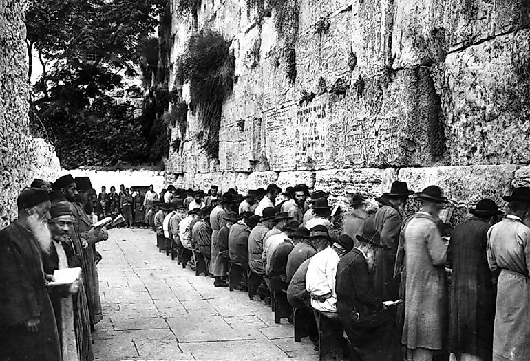 People praying at the Wailing Wall, Jerusalem in 1929. Source: Wikimedia/Public Domain