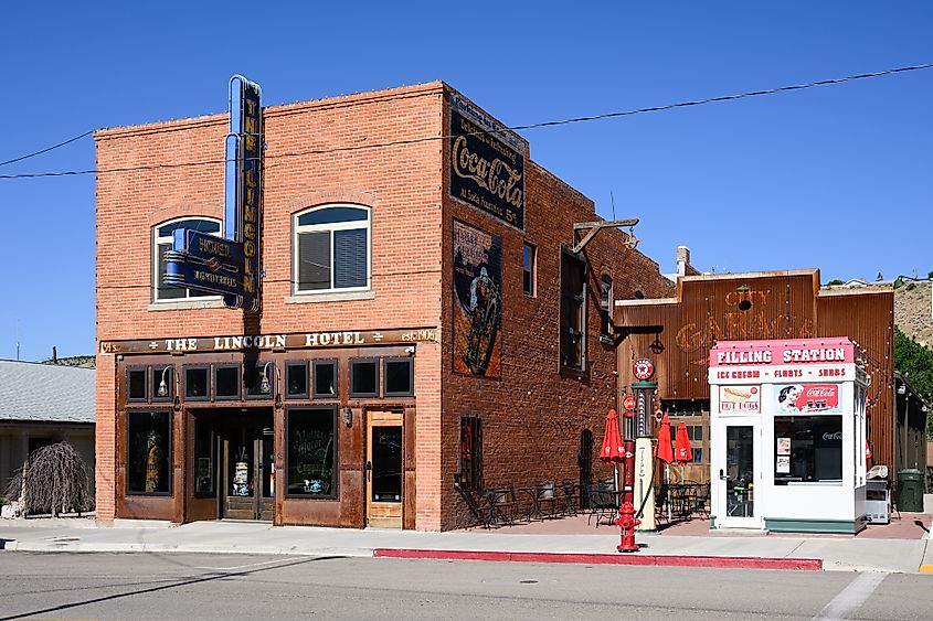 The Lincoln Hotel in downtown Helper, Utah, with historic Texaco filling station. Editorial credit: Ian Dewar Photography / Shutterstock.com