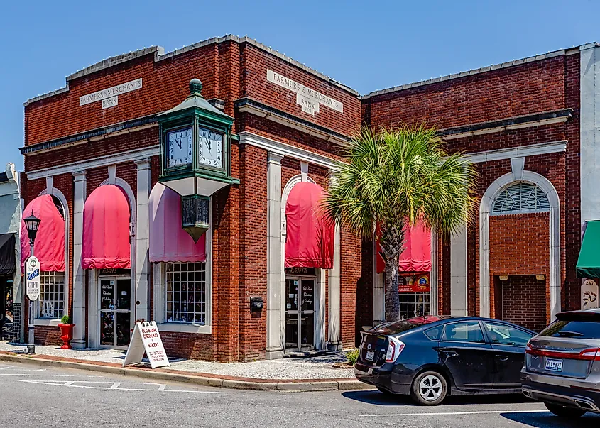 The First Merchants Bank building in Walterboro, South Carolina. Editorial credit: George Howard Jr / Shutterstock.com.