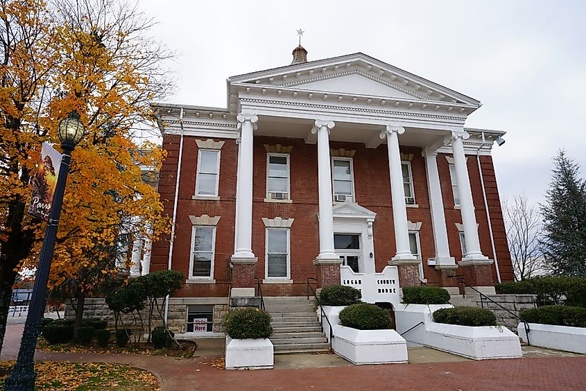 City courthouse building in Paris, Arkansas. Editorial credit: NicholasGeraldinePhotos / Shutterstock.com