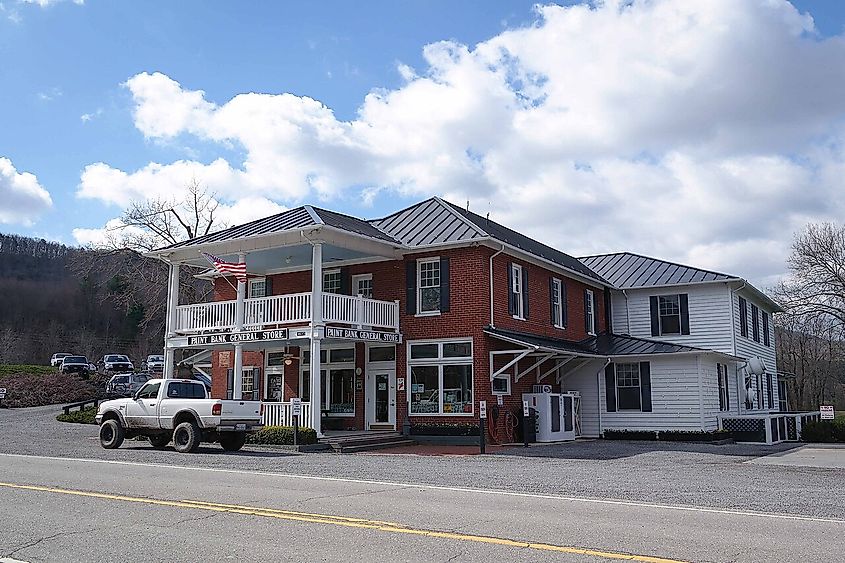 Paint Bank General Store in Paint Bank, Virginia. Image credit Smash the Iron Cage, CC BY-SA 4.0, via Wikimedia Commons.