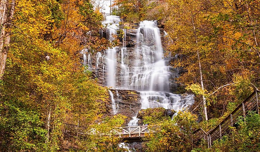 Amicalola Falls, Georgia, in the autumn season.