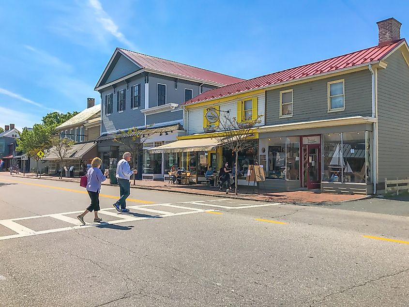 Street view of shops and restaurants in the historic downtown of St. Michaels, Maryland, USA.
