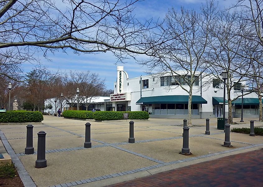 Roosevelt Center: The city's commercial center typifies the Art Deco style used during the original construction of Greenbelt