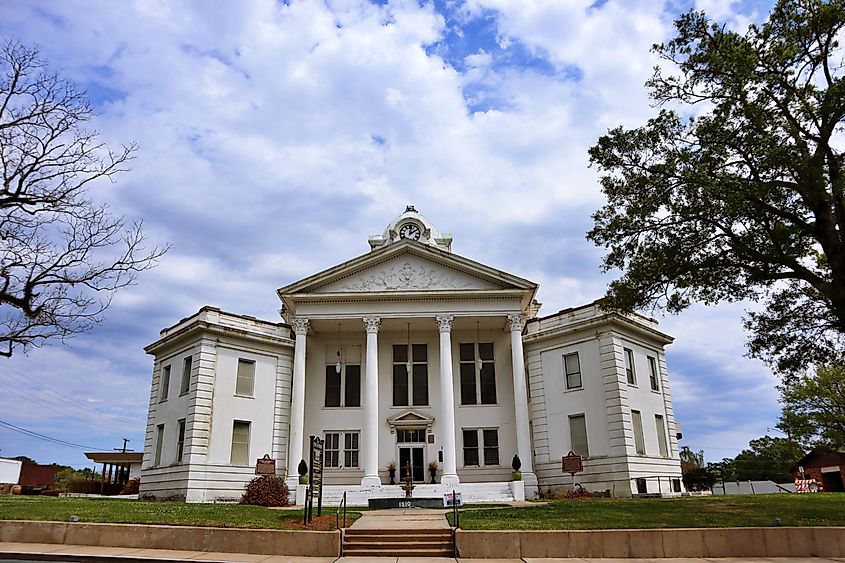  The Historic 1910 Vernon Parish Courthouse taken in Leesville, Louisiana, United States. Editorial credit: Printin Mckenzie / Shutterstock.com