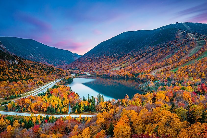 Fall colours in Franconia Notch State Park | White Mountain National Forest, New Hampshire, USA.
