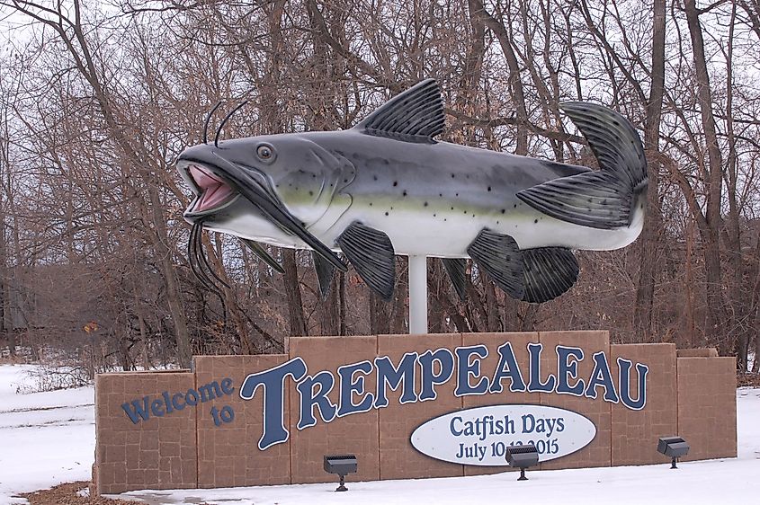 Signboard welcoming visitors to Trempealeau, Wisconsin. Image credit: Turn off your computer and go outside via Flickr.com.