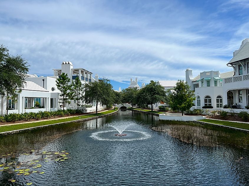 A scenic fountain amidst homes in Alys Beach, Florida.