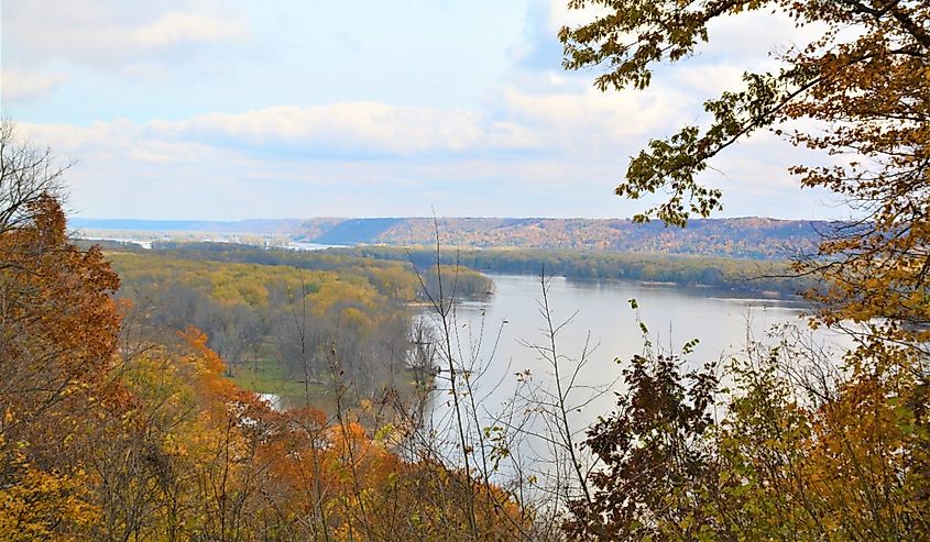 Pikes Peak State Park Iowa in the fall.