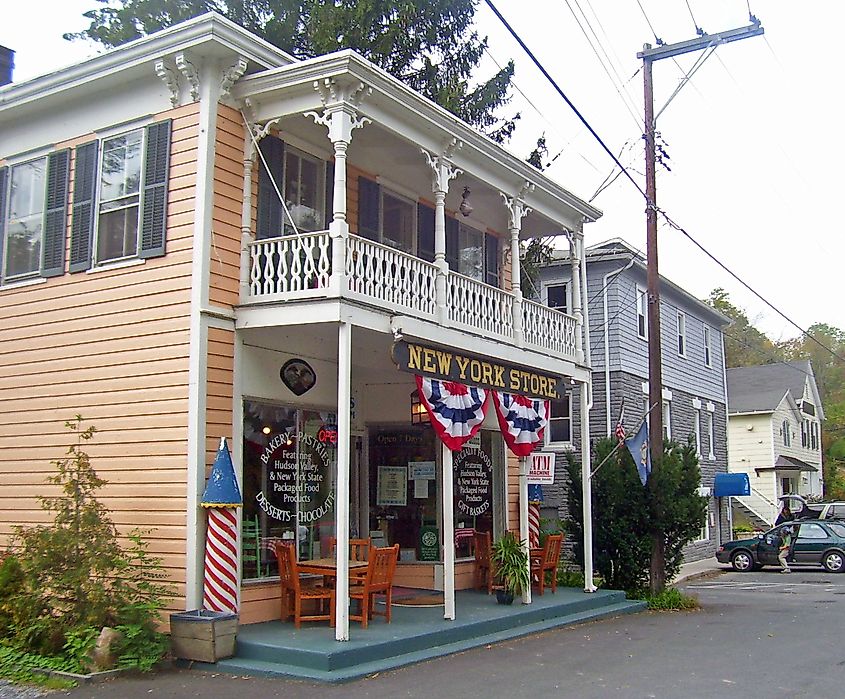 High Falls Historic District. In Wikipedia. https://en.wikipedia.org/wiki/High_Falls_Historic_District By Daniel Case - Own work, CC BY-SA 3.0, https://commons.wikimedia.org/w/index.php?curid=9502417