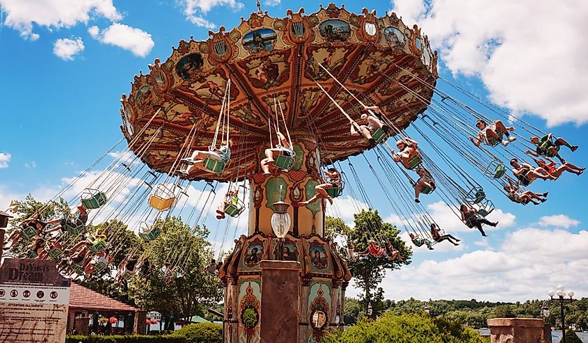 A group of people enjoying their time on the spin ride "Davinci's Dream" in Canobie Lake Park.