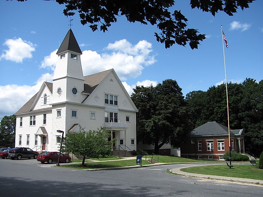 Auburn, Massachusetts. In Wikipedia. https://en.wikipedia.org/wiki/Auburn,_Massachusetts By John Phelan - Own work, CC BY 3.0, https://commons.wikimedia.org/w/index.php?curid=10635964